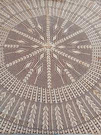 Copritavolo fatto ad uncinetto 