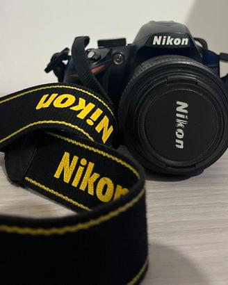 NIKON D3200 + NIKKOR AF-S 35mm - 1.8