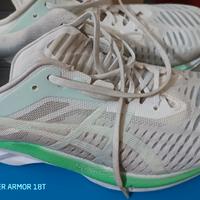 scarpa Asics novablast usata 