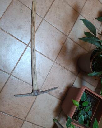 Piccone da muratore