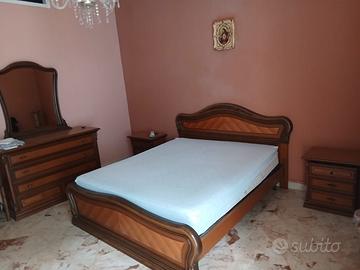 Camera da letto completa in legno stile classico