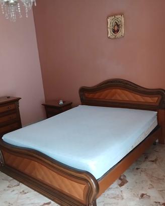 Camera da letto completa in legno stile classico