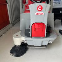 Spazzatrice professionale uomo a bordo