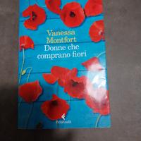 Donne che comprano i fiori 