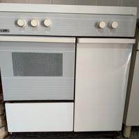 Cucina a 4 fuochi a gas poco usata