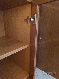 Armadio con vetrinetta