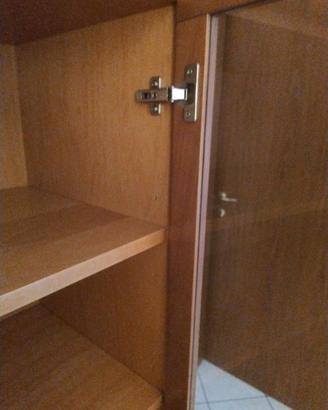 Armadio con vetrinetta