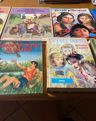 Sei scatole di giochi per bambini