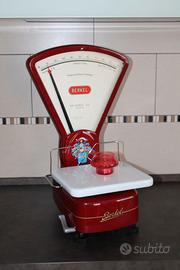 Bilancia Berkel modello O a 2 Kg restaurata Rossa