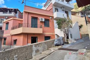 Bordonaro,pressi capolinea bus, semindipendente