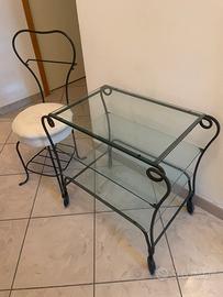 Sedia e tavolino