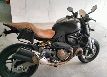 moto Ducati Monster 821 