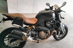 moto Ducati Monster 821 