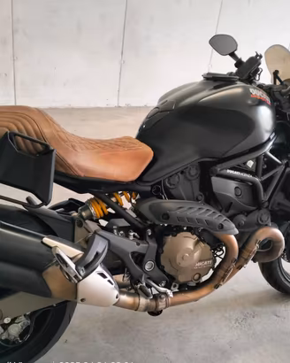 moto Ducati Monster 821 