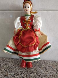 Bambola da collezione in porcellana