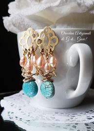 Orecchini con perle di fiume e pietre di turchese