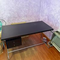 Scrivania in legno wengé con 2 cassetti