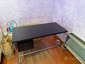 Scrivania in legno wengé con 2 cassetti