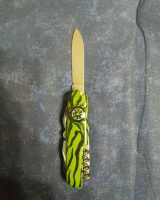 Coltello multiuso con bussola