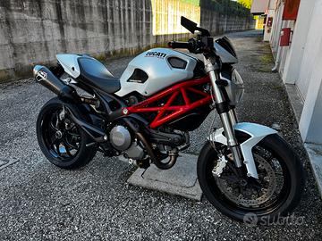 Ducati Monster 796+