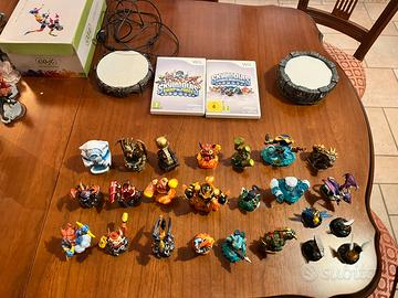 Lotto skylanders con pedane e personaggi