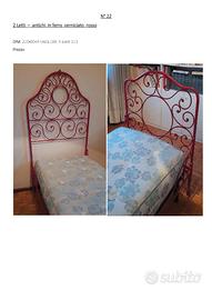 2 letti in ferro con reti in doghe