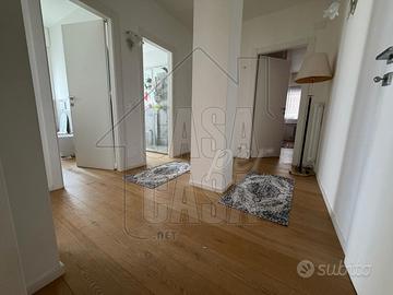 Ampio appartamento ristrutturato con 3 camere, gar