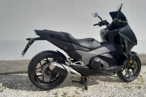 Honda integra 750 black