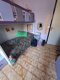 Cameretta bambina con due letti a castello