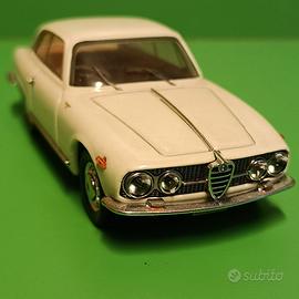 Alfa Romeo 2600 sprint Bertone Bang 1/43