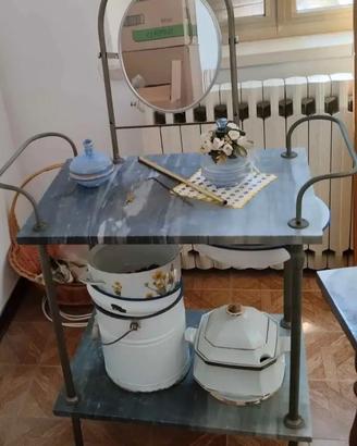 Lavabo antico di marmo