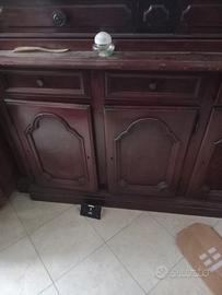 mobile antico in stile bolognese