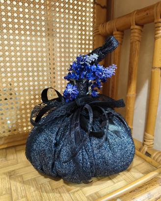 Zucca decorativa nera con fiori Viola 