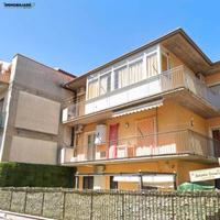 Camporotondo- Via Padre Pio - Vani 4 -Buone Condiz