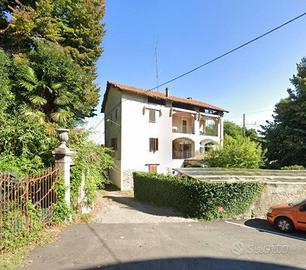 Immobile in asta di 219 m² con più di 5 locali a L