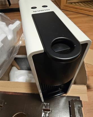 Macchina caffè Nespresso Essenza Mini C30