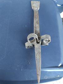 Antica incudine per battere affilare la falce