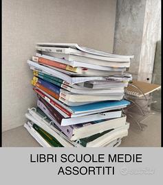 LIBRI SCUOLE MEDIE ASSORTITI