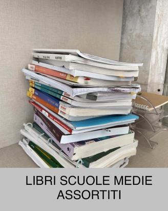 LIBRI SCUOLE MEDIE ASSORTITI