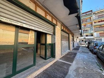 NEGOZIO A NAPOLI
