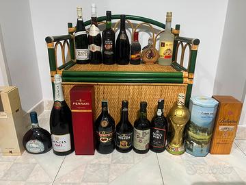 Bottiglie di vino e liquore