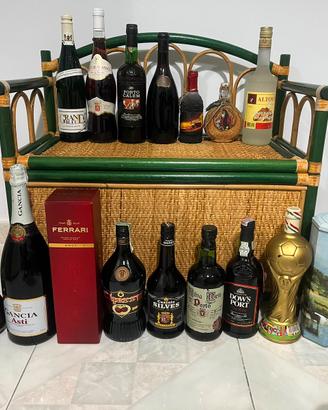 Bottiglie di vino e liquore