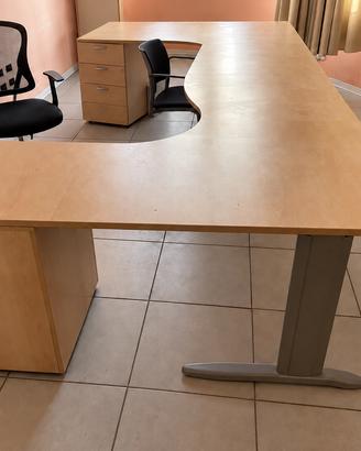 2 scrivanie angolari da ufficio 160x160 cm