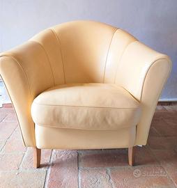 2 poltrone in pelle di stile classico