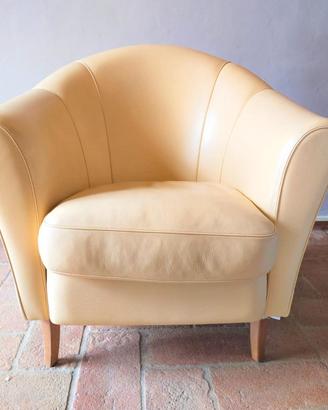 2 poltrone in pelle di stile classico