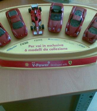 ESPOSITORE SHELL V-POWER completo di modellini
