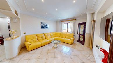 Ampio appartamento con terrazzo a livello