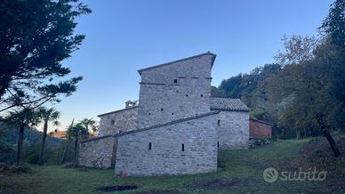 Antico casale vicino Antognolla