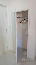 Porta di legno laccato bianco e vetro