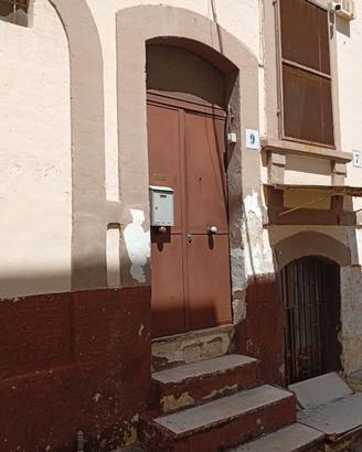 Casa indipendente con seminter. e lastrico solare
